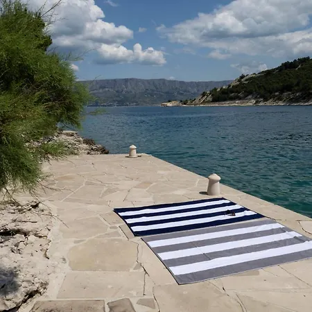 Lucica, Luxury By The Sea Pucisca