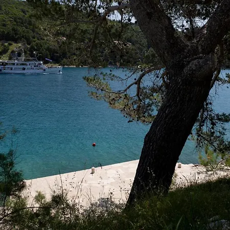 Lucica, Luxury By The Sea