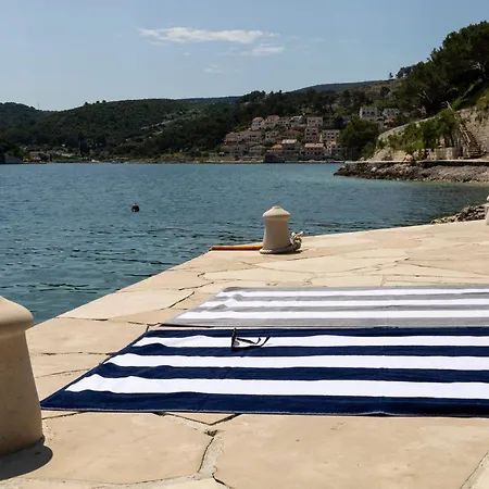 Lucica, Luxury By The Sea 4* 普契什查