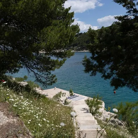 Lucica, Luxury By The Sea Bed & Breakfast Pucisca
