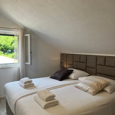 Lucica, Luxury By The Sea B&B 푸치스차