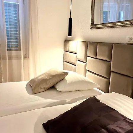 Lucica, Luxury By The Sea 普契什查