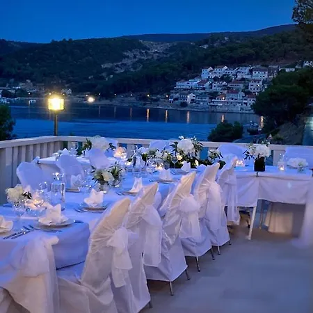 Lucica, Luxury By The Sea B&B