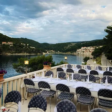 Lucica, Luxury By The Sea 普契什查