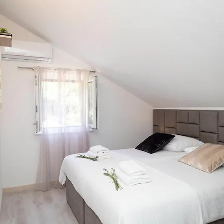 住宿加早餐酒店 Lucica, Luxury By The Sea 普契什查