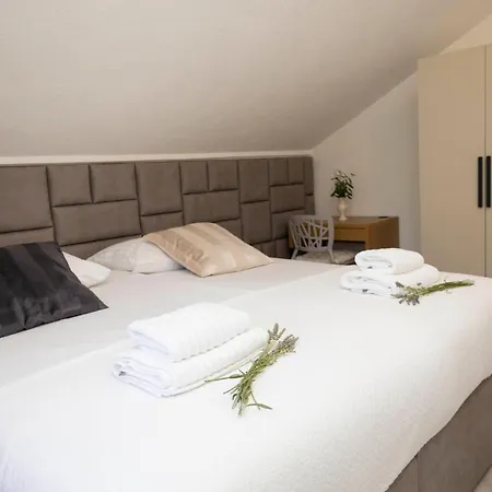 Lucica, Luxury By The Sea 4*