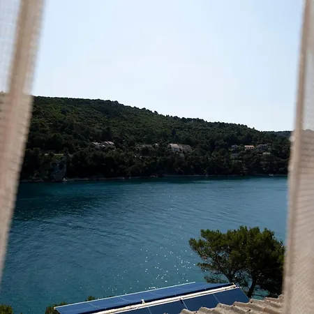 Lucica, Luxury By The Sea