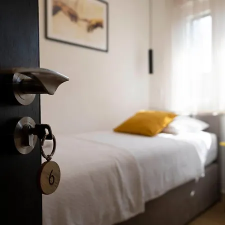 Bed & Breakfast Lucica, Luxury By The Sea Pucisca