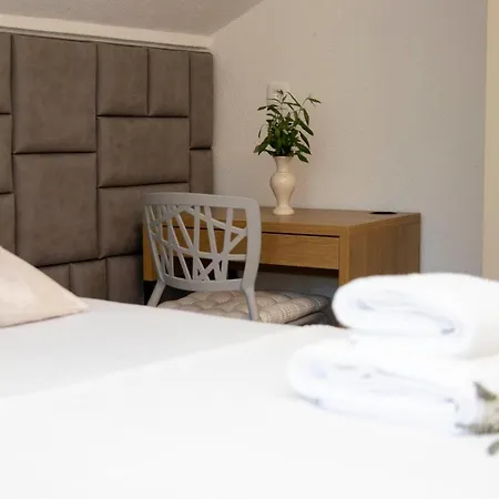 Lucica, Luxury By The Sea 4*
