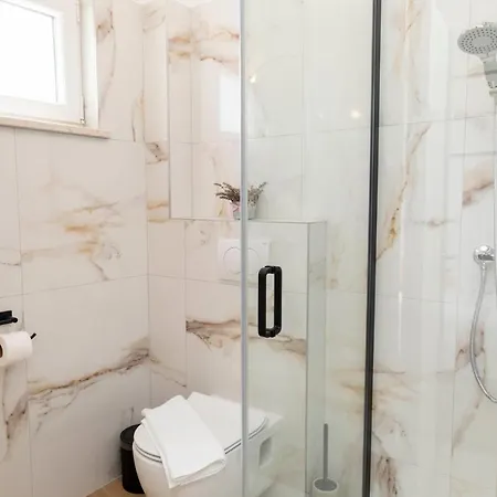 B&B Lucica, Luxury By The Sea 4*
