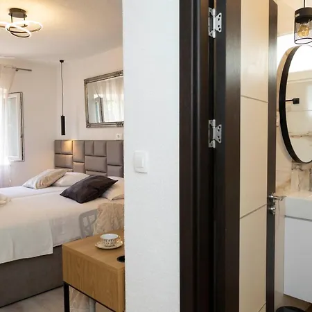 Lucica, Luxury By The Sea 4*