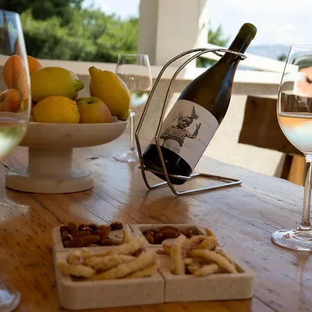 B&B Lucica, Luxury By The Sea 푸치스차