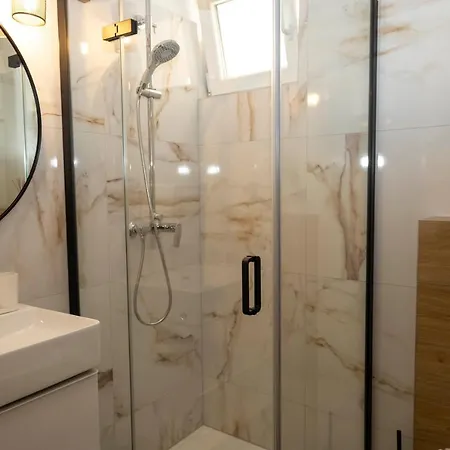 Lucica, Luxury By The Sea B&B 푸치스차