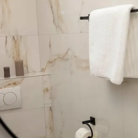 Lucica, Luxury By The Sea 住宿加早餐酒店 普契什查