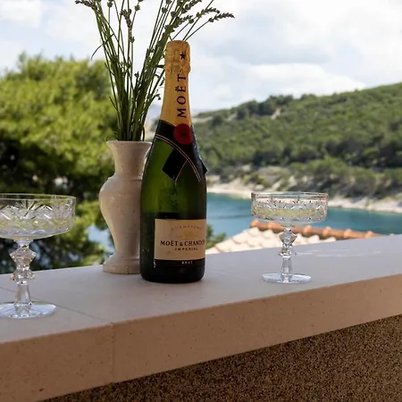 Lucica, Luxury By The Sea ベッド・アンド・ブレックファスト