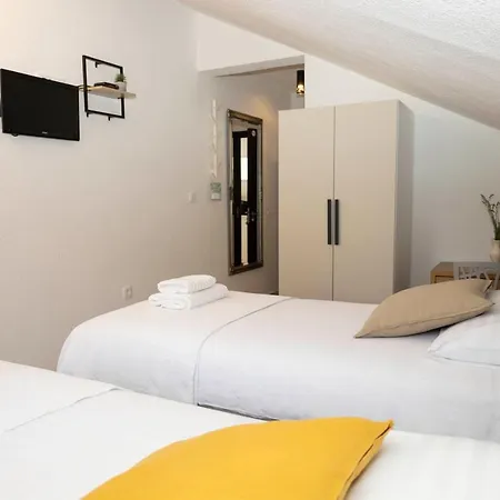 Lucica, Luxury By The Sea B&B 푸치스차
