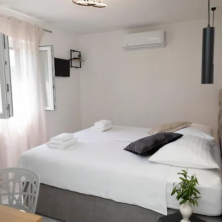 Lucica, Luxury By The Sea B&B 푸치스차