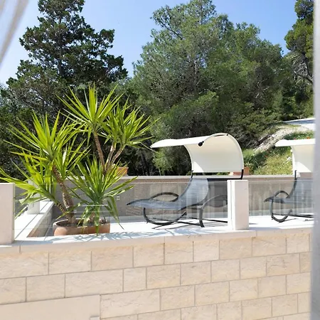 Lucica, Luxury By The Sea 4* 푸치스차