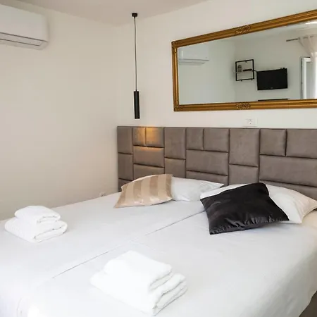 Lucica, Luxury By The Sea 4*