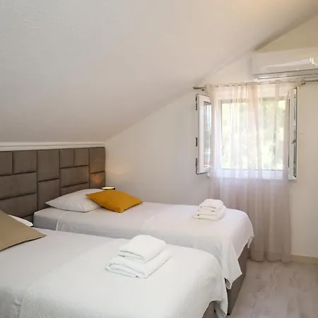 住宿加早餐酒店 Lucica, Luxury By The Sea 普契什查