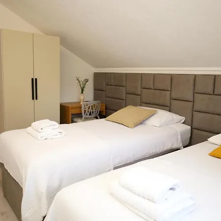 Lucica, Luxury By The Sea B&B
