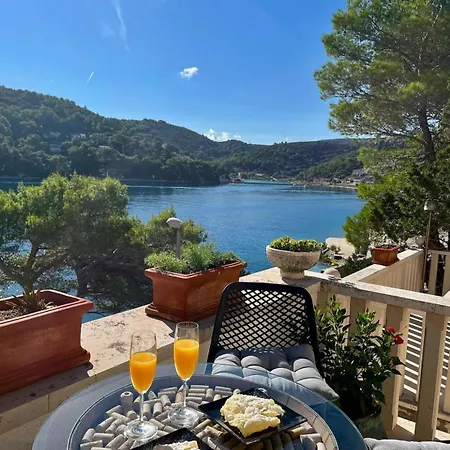 Lucica, Luxury By The Sea 普契什查