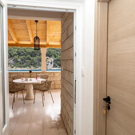 Lucica, Luxury By The Sea B&B