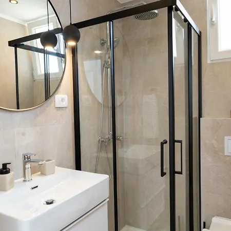 Lucica, Luxury By The Sea 住宿加早餐酒店